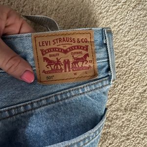 Levi’s 501 cropped straight leg jeans